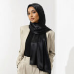 Satin Hijab Schwarz