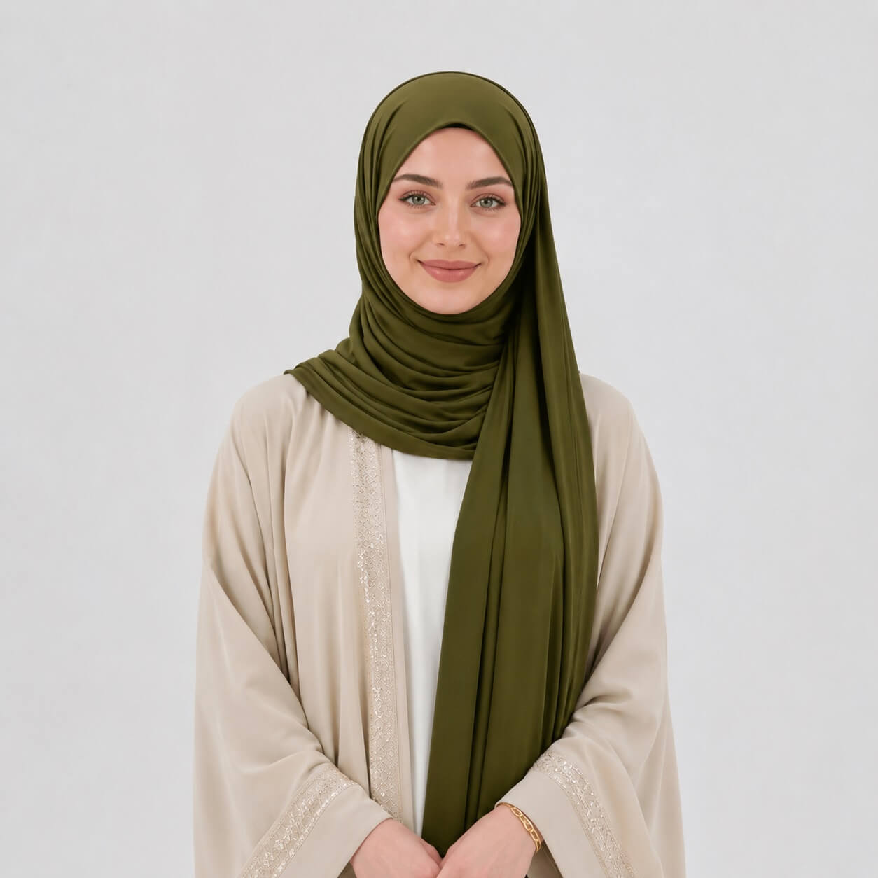 Premium Jersey Hijab in Khaki – locker gebunden im Alltagslook