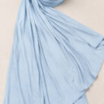Liquid Jersey Hijab - Hellblau Hellblaues Liquid Jersey Kopftuch Detailaufnahme