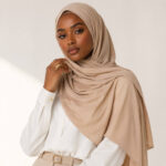 Liquid Jersey Hijab - Ivory Liquid Jersey Hijab in Ivory – elegant gebunden für die Hochzeit