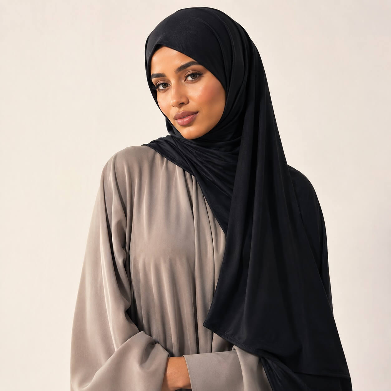 Liquid Jersey Hijab Schwarz – eleganter Abendlook