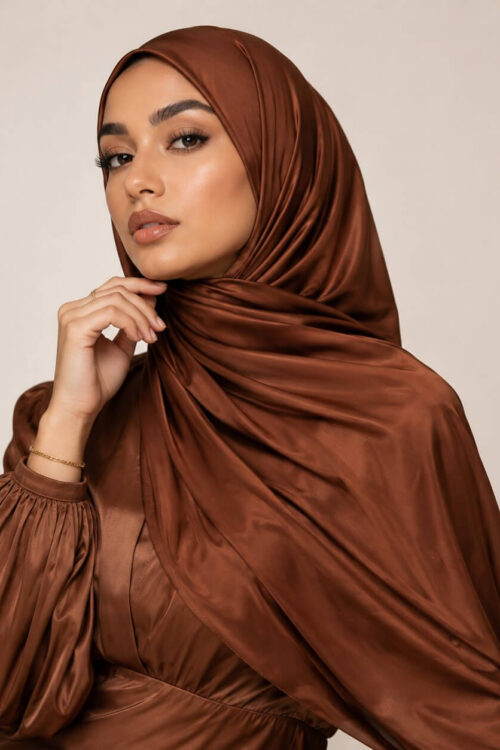 Satin Jersey Hijab in Chocolate – edler Winterlook