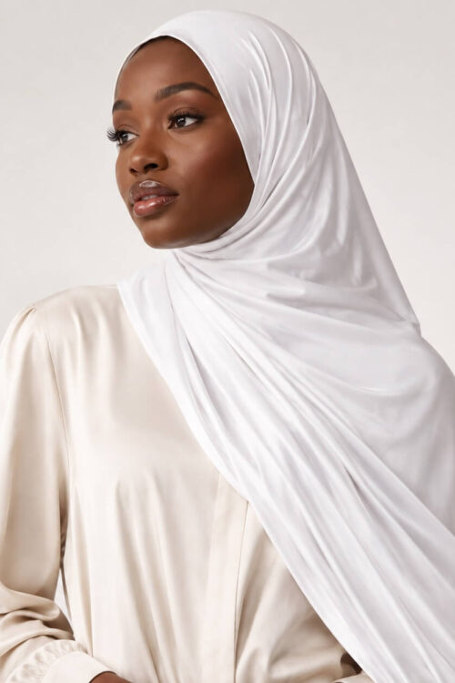 Satin Jersey Hijab in Snow White – festlicher Glanz für Eid