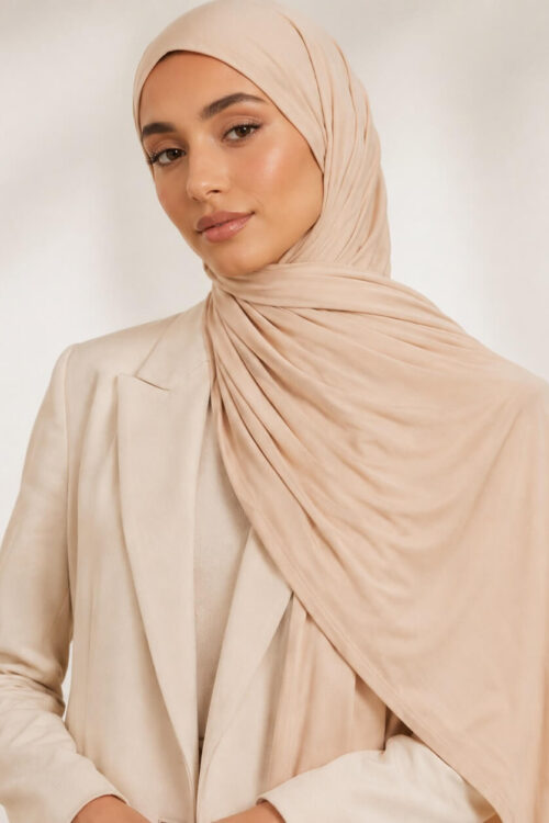 Liquid Jersey Hijab in Sand Beige – eleganter Business-Look