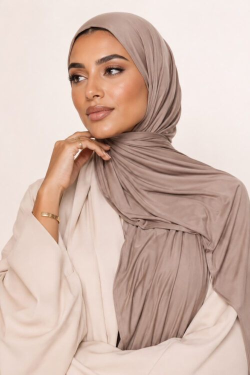 Liquid Jersey Hijab in Taupe – minimalistischer Look