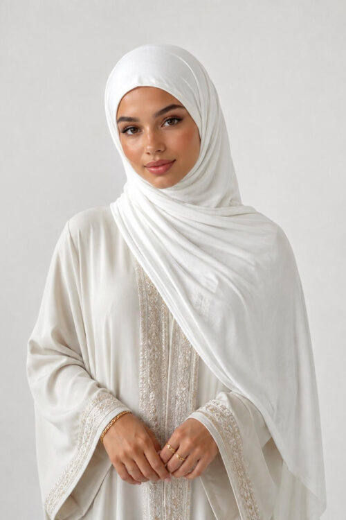 Premium Jersey Hijab in Weiß – klassisch gebunden