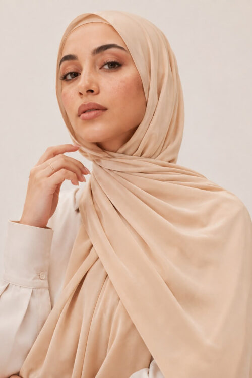Liquid Jersey Hijab in Creme – minimalistischer Alltagslook