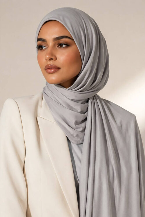 Liquid Jersey Hijab in Hellgrau – minimalistischer Look