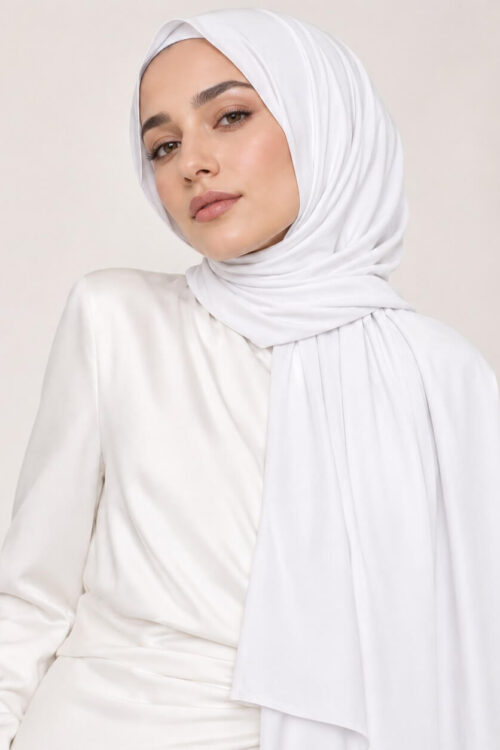 Liquid Jersey Hijab in Weiß – eleganter Sommerlook